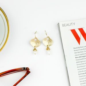 "Hannah" Matte Gold with Pearl Drop Earrings